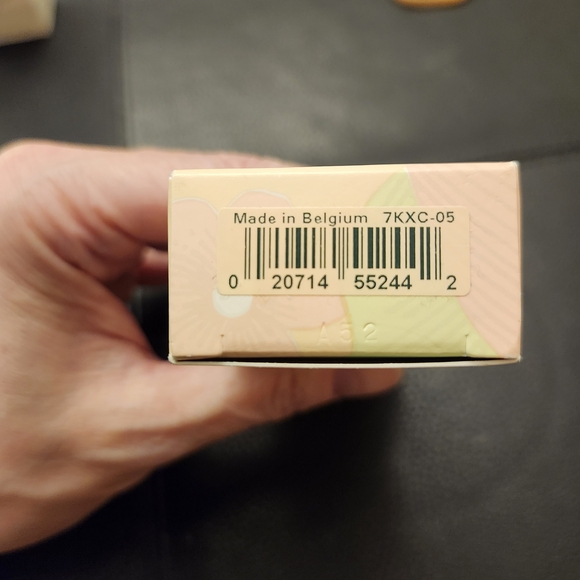 Clinique Stay-Matte Oil-Free Makeup Foundation In 05 Fair - Picture 5 of 8